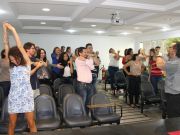 Exercício de consciência corporal e sensibilização