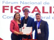 A presidente do CRO-RN e o conselheiro Federal Dr. Élio Lucas com o palestrante Dr. Gustavo Emiliano