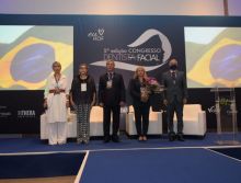 Presidente do CFO é homenageado no 5º Congresso Dentista Facial